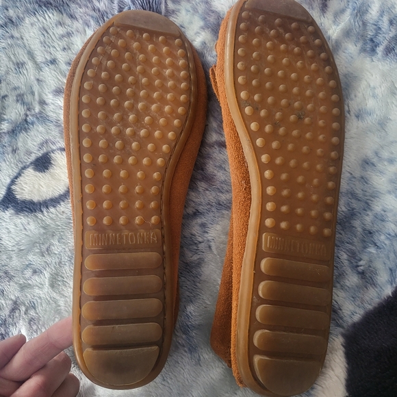 Minnetonka Moccasin - Picture 2 of 4